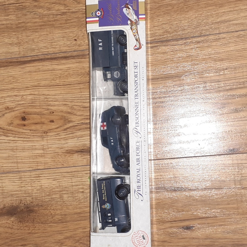 Lledo 3 Piece Royal Air Force set BBL1003 12.50 Canada shipping